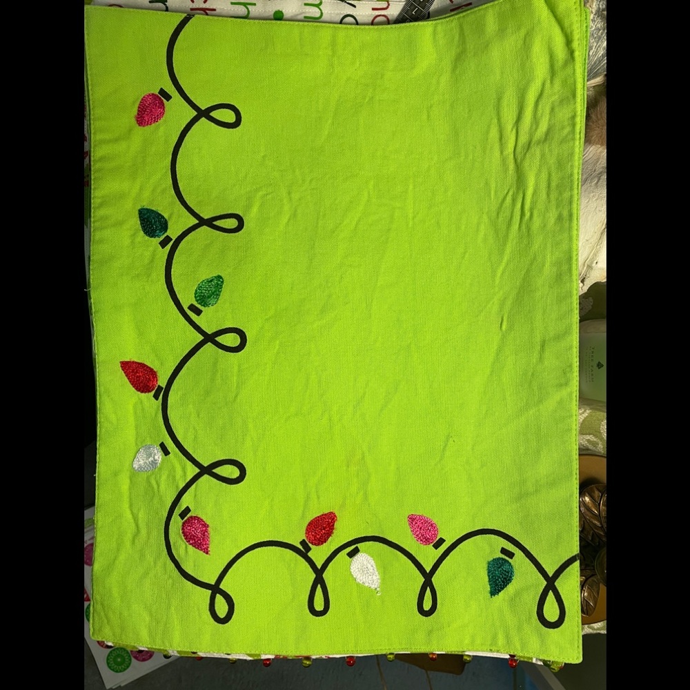 6 Christmas placemats, EUC oblong placemats,